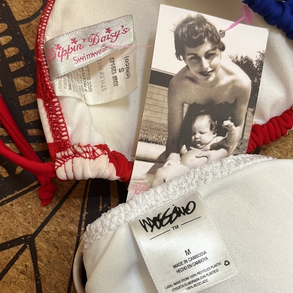 2 Bikini Tops Small Medium - Picture 2 of 6